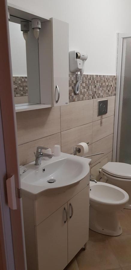 B&B Del Corso Vittorio วีโบ วาเลนเซีย ภายนอก รูปภาพ