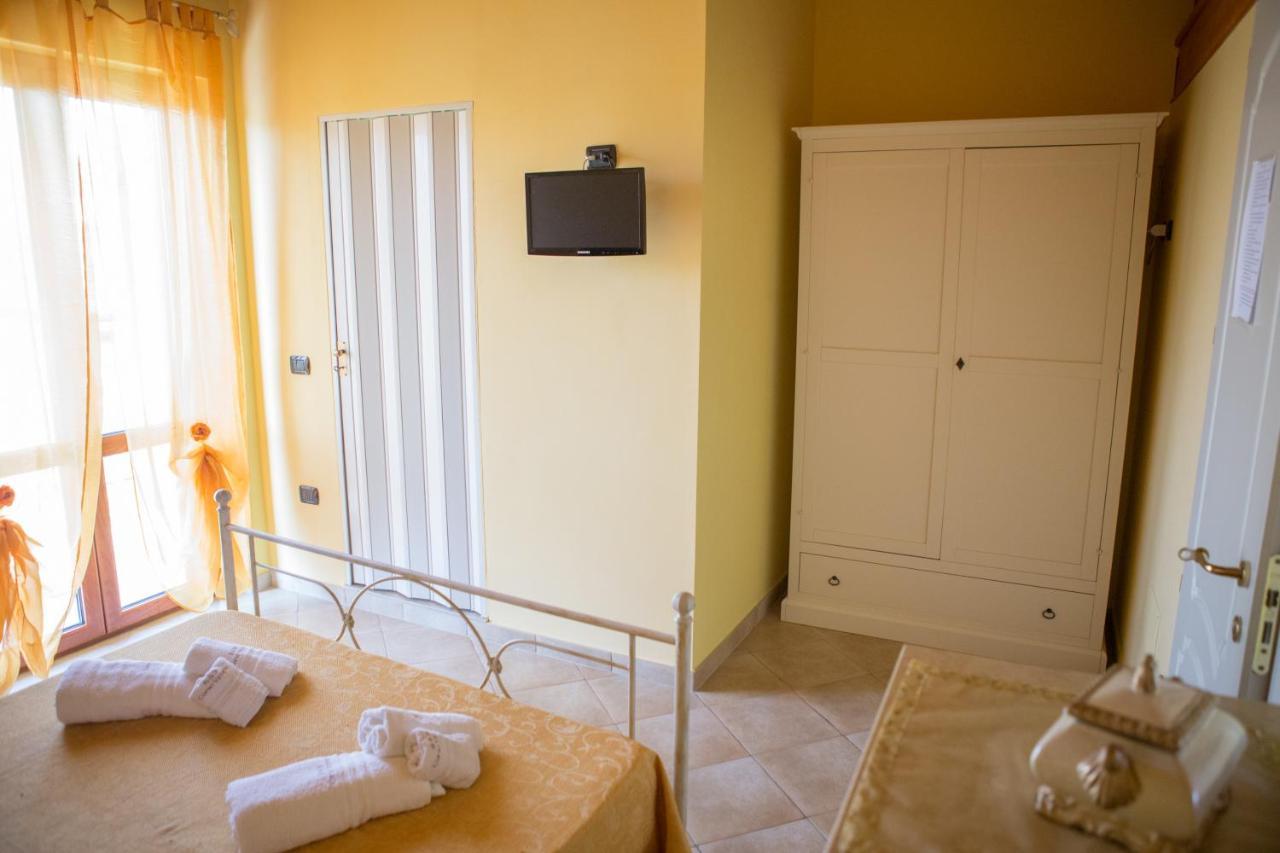 B&B Del Corso Vittorio วีโบ วาเลนเซีย ภายนอก รูปภาพ