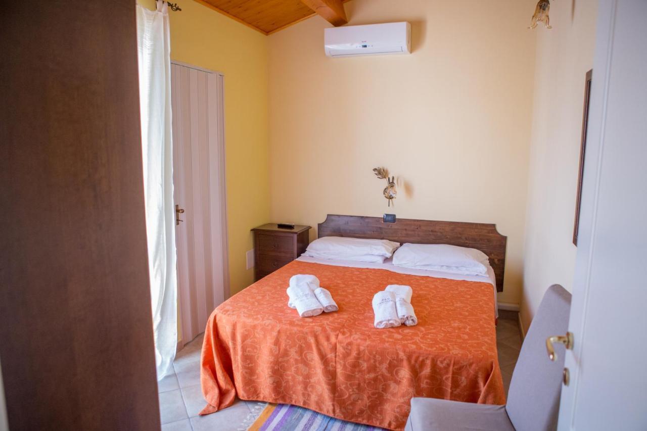 B&B Del Corso Vittorio วีโบ วาเลนเซีย ภายนอก รูปภาพ