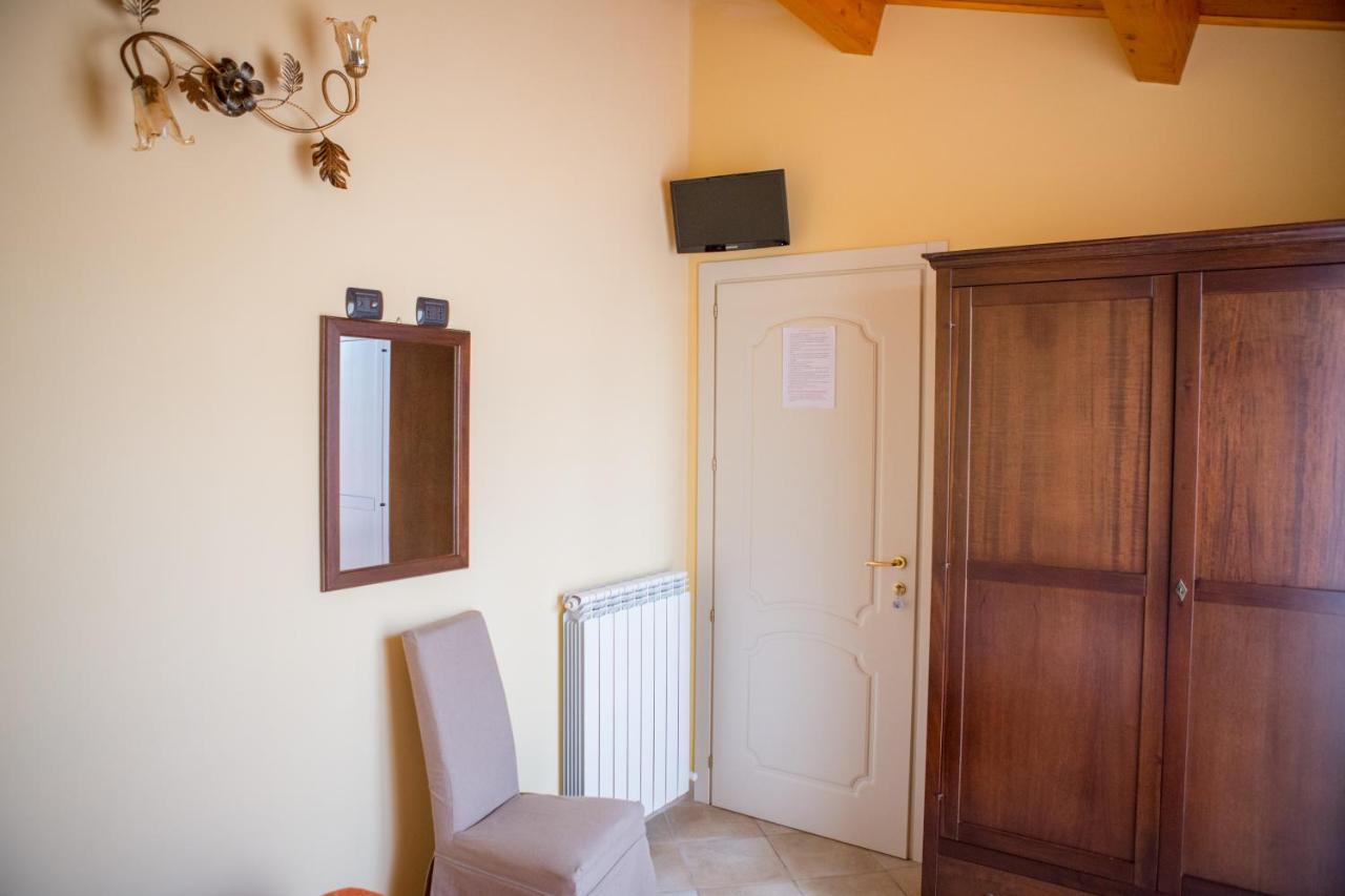 B&B Del Corso Vittorio วีโบ วาเลนเซีย ภายนอก รูปภาพ