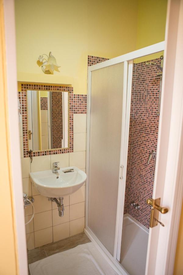 B&B Del Corso Vittorio วีโบ วาเลนเซีย ภายนอก รูปภาพ